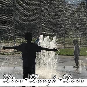 Meet your Posher, Moneic